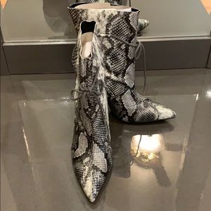 COPY - Heeled ankle booties